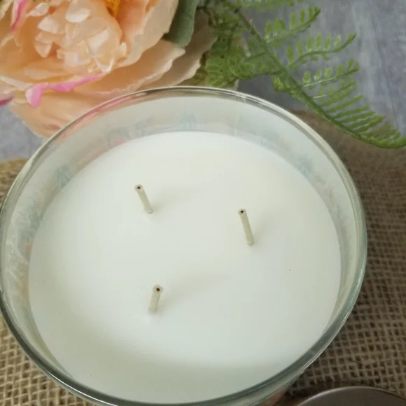 BBW Vanilla Coconut Surf 3 Wick Candle - Picture 3 of 6